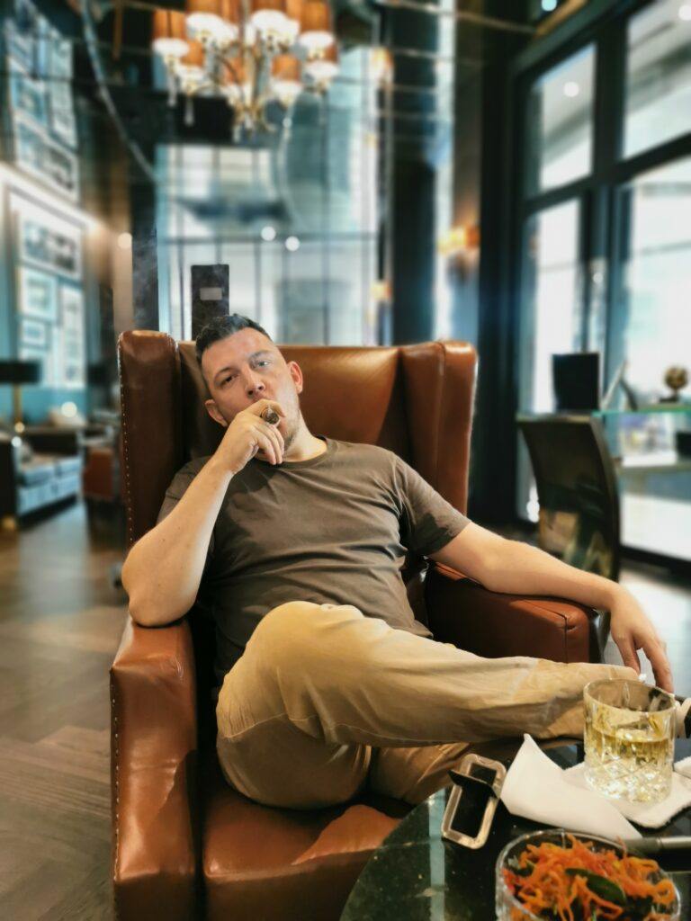 how to enjoy a cigar